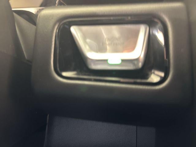 2025 GMC Yukon AT4 - Photo 17
