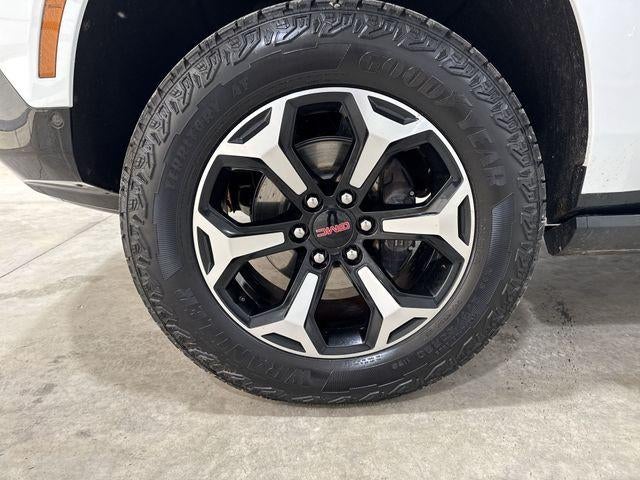 2025 GMC Yukon AT4 - Photo 34