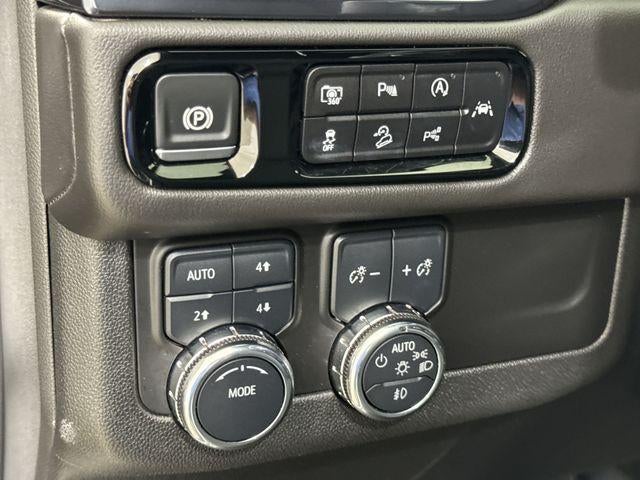 2025 GMC Yukon AT4 - Photo 36