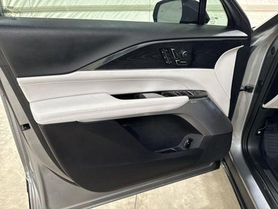 2024 Cadillac LYRIQ Luxury 2