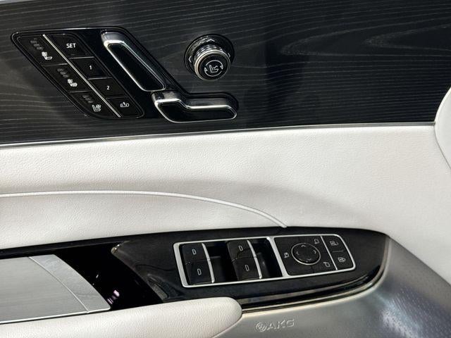 2024 Cadillac LYRIQ Luxury 2
