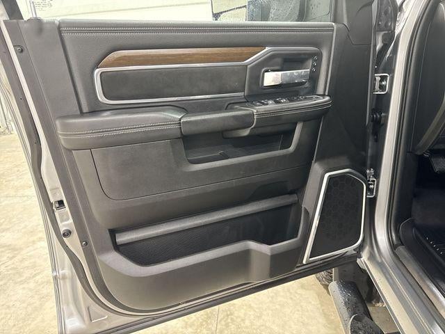 2022 RAM 3500 Laramie Crew Cab 4x4 8' Box